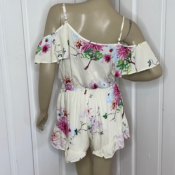 NWT•Ivory Floral•Cold Shoulder Romper - Picture 7 of 14